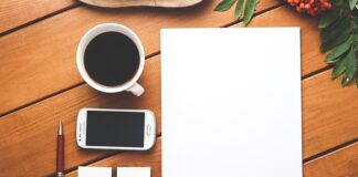 Czym się rożni komórka od telefonu?