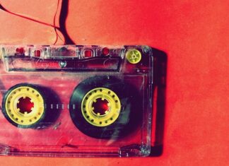 Czy można słuchać muzyki przez słuchawkę Bluetooth?