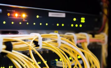 Czy router może stać za telewizorem?