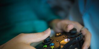 Co jest tańsze Xbox One czy PS4?