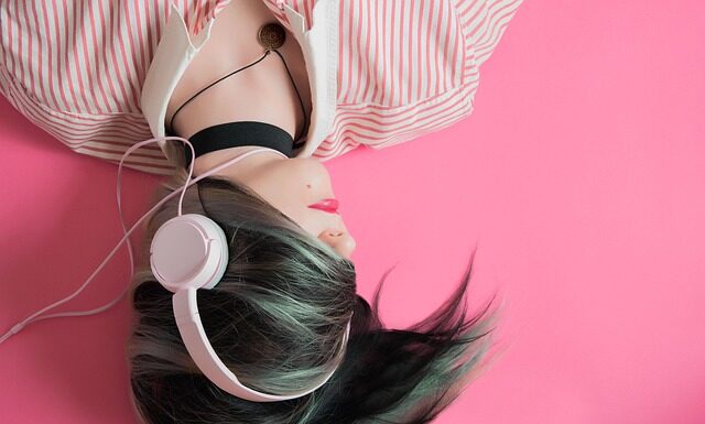 Czy słuchawki mogą uszkodzić słuch?