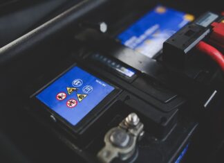 Co zjada baterię w telefonie?